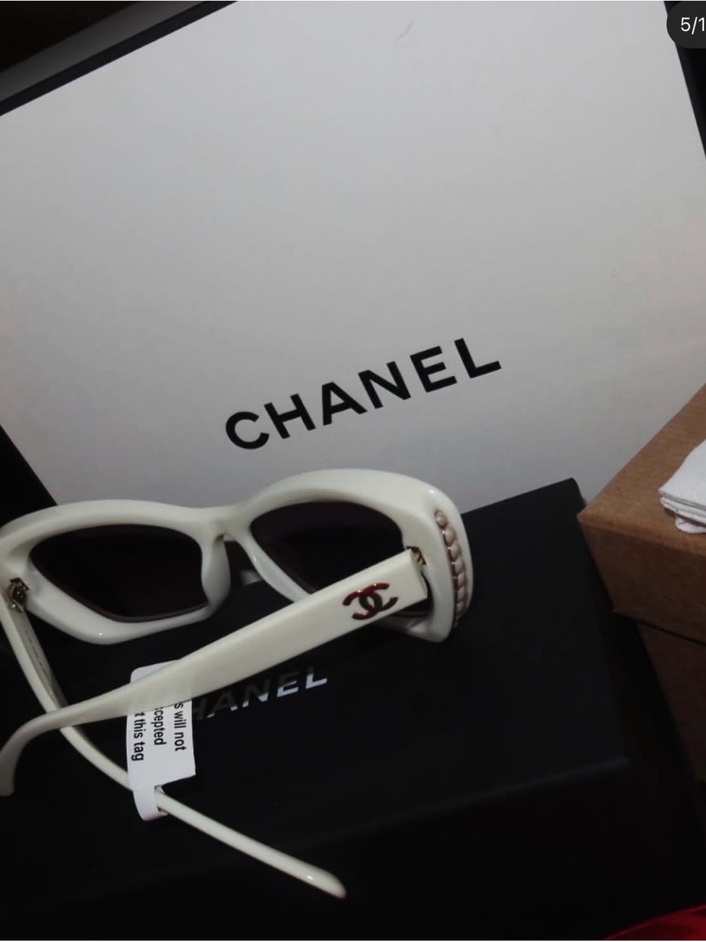 CHANEL White Pearl Cat-Eye Sunglasses with Gradient Smoke Lenses - Picture 5 of 6